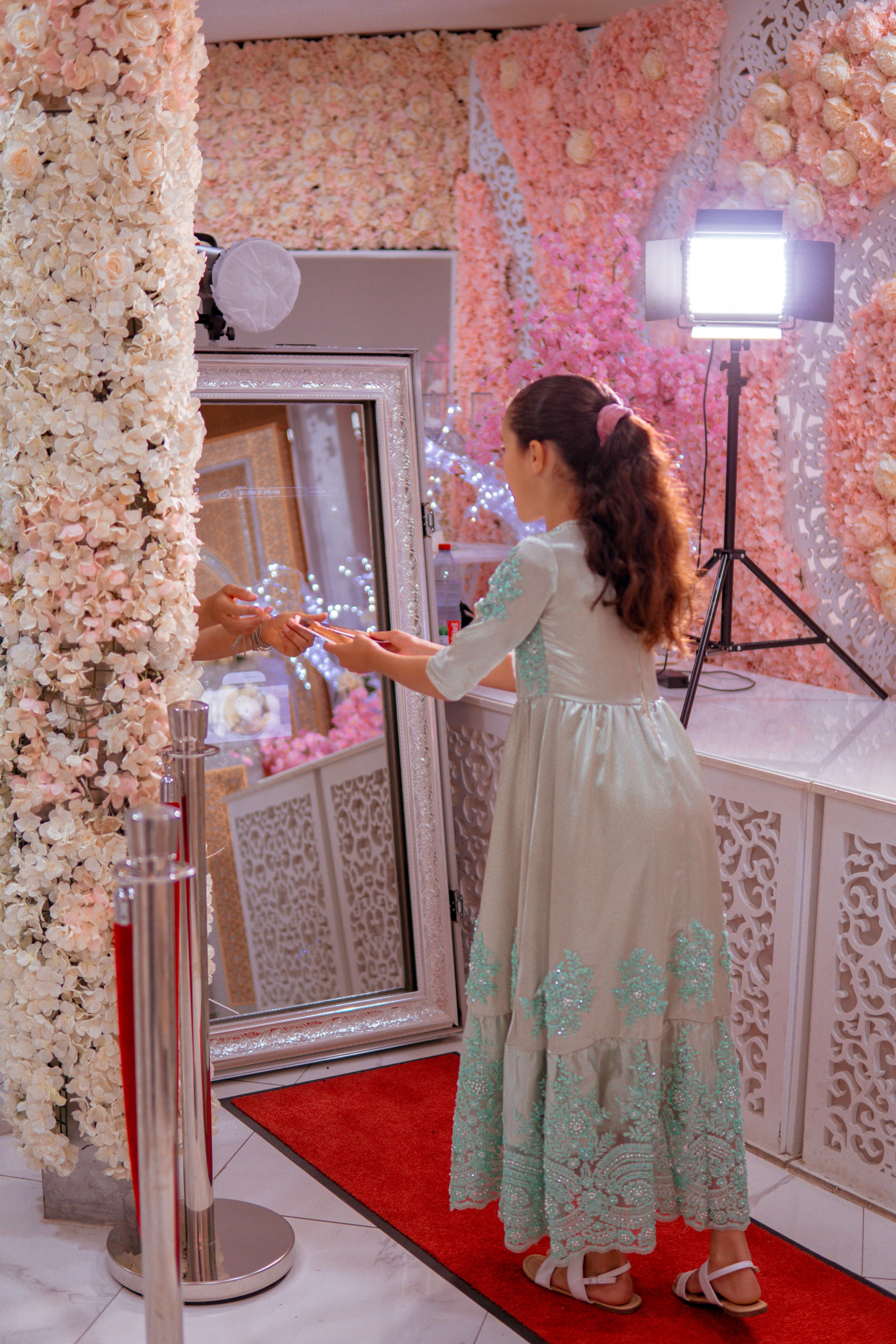 Location Miroir Photo Mariage Liège : Animation Premium pour Votre Grand Jour